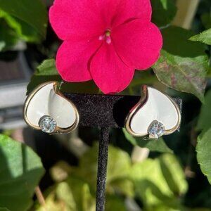❤️❤️White Enamel Heart Rhinestone MCM Gold EARRINGS